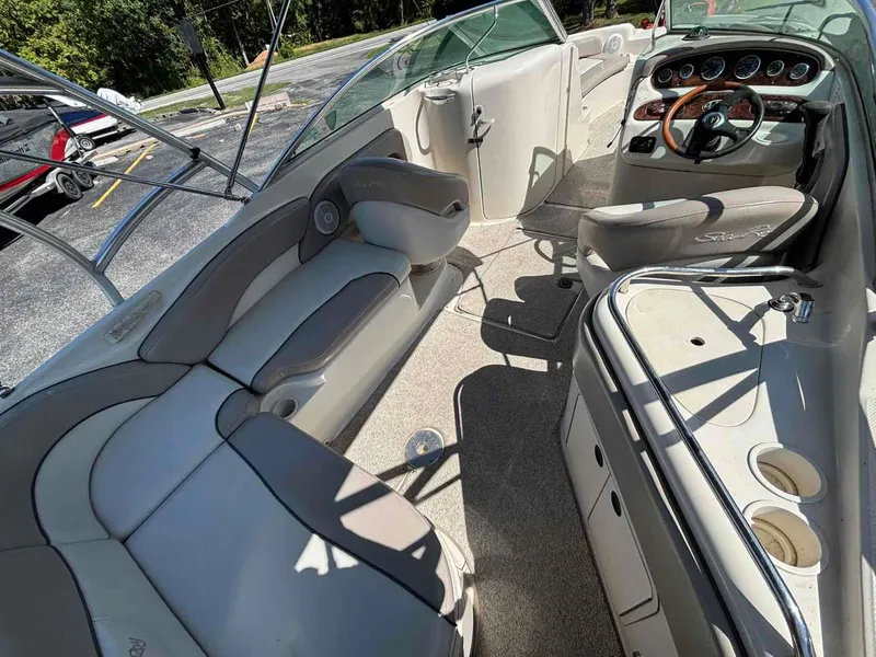 Slide: The Image of Sea Ray 240 Sundeck 2004 - 10