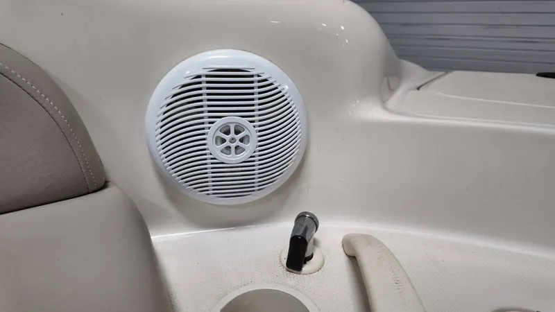 Slide: The Image of Sea Ray 240 Sundeck 2004 - 17