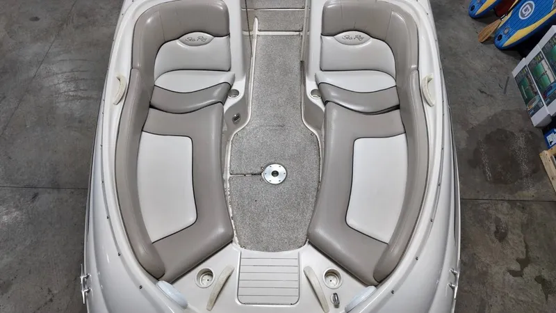 Slide: The Image of Sea Ray 240 Sundeck 2004 - 20