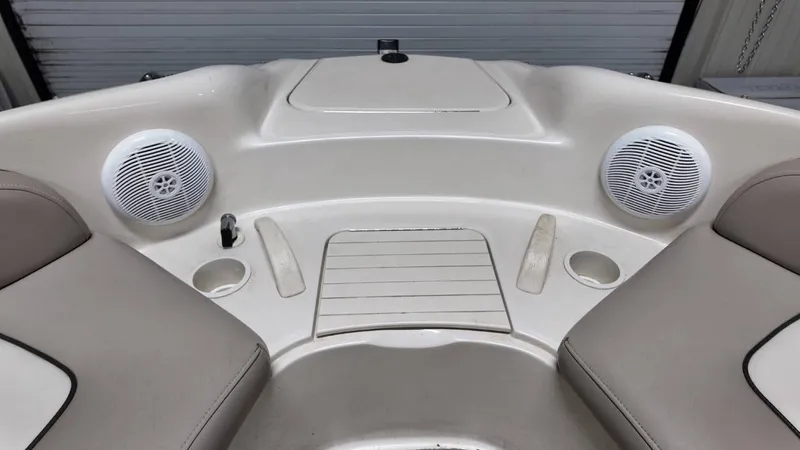 Slide: The Image of Sea Ray 240 Sundeck 2004 - 21