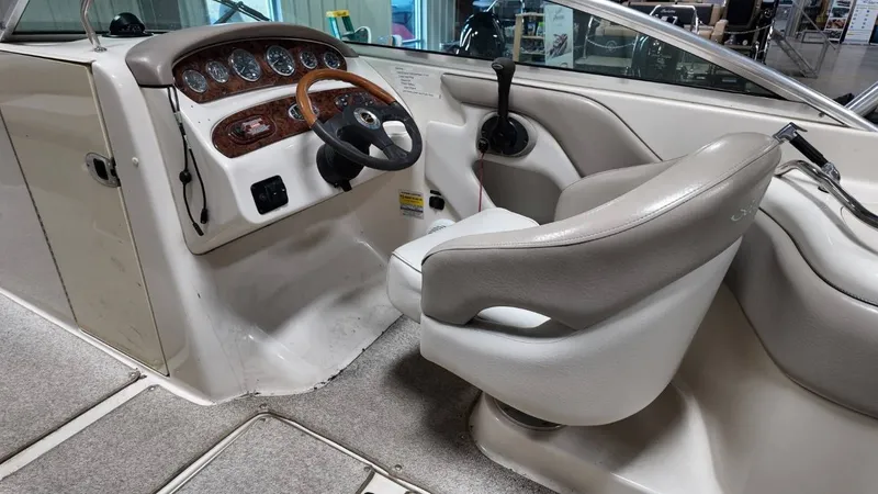 Slide: The Image of Sea Ray 240 Sundeck 2004 - 27