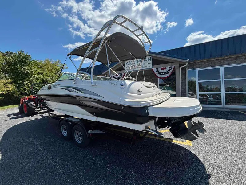 Slide: The Image of Sea Ray 240 Sundeck 2004 - 3