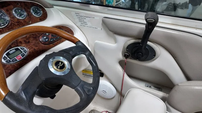 Slide: The Image of Sea Ray 240 Sundeck 2004 - 30