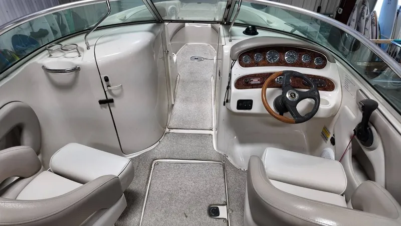 Slide: The Image of Sea Ray 240 Sundeck 2004 - 36