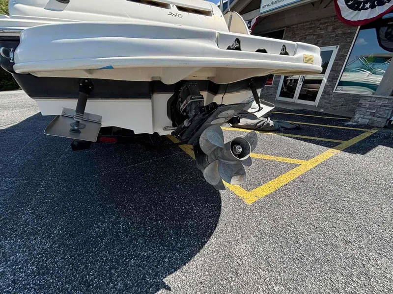 Slide: The Image of Sea Ray 240 Sundeck 2004 - 4