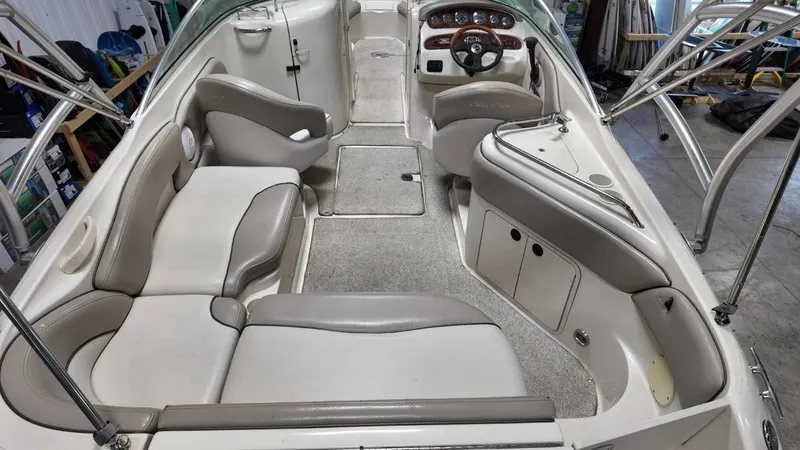Slide: The Image of Sea Ray 240 Sundeck 2004 - 44