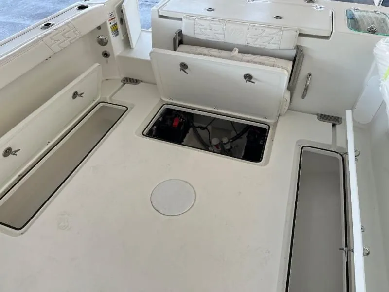 Slide: The Image of Parker Marine 2420 SC - 247 Explorer 2026 - 12