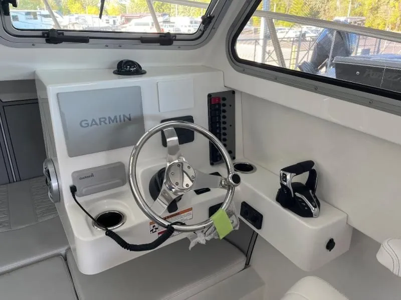 Slide: The Image of Parker Marine 2420 SC - 247 Explorer 2026 - 18