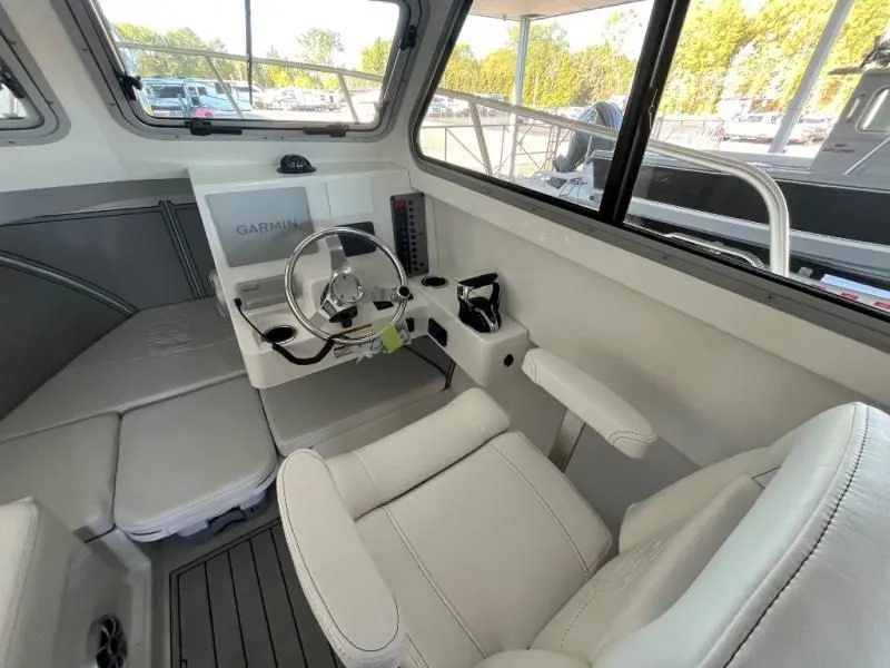 Slide: The Image of Parker Marine 2420 SC - 247 Explorer 2026 - 19