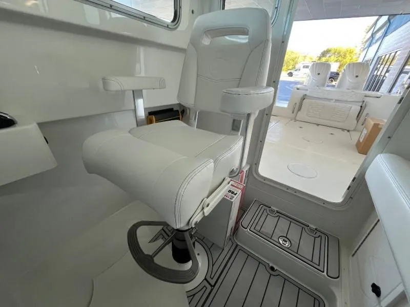 Slide: The Image of Parker Marine 2420 SC - 247 Explorer 2026 - 26