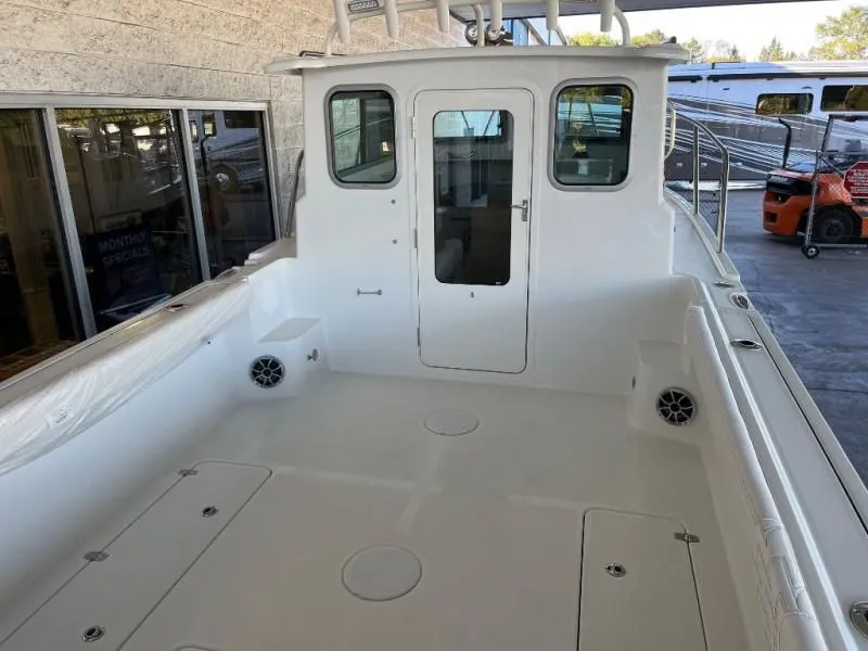 Slide: The Image of Parker Marine 2420 SC - 247 Explorer 2026 - 6