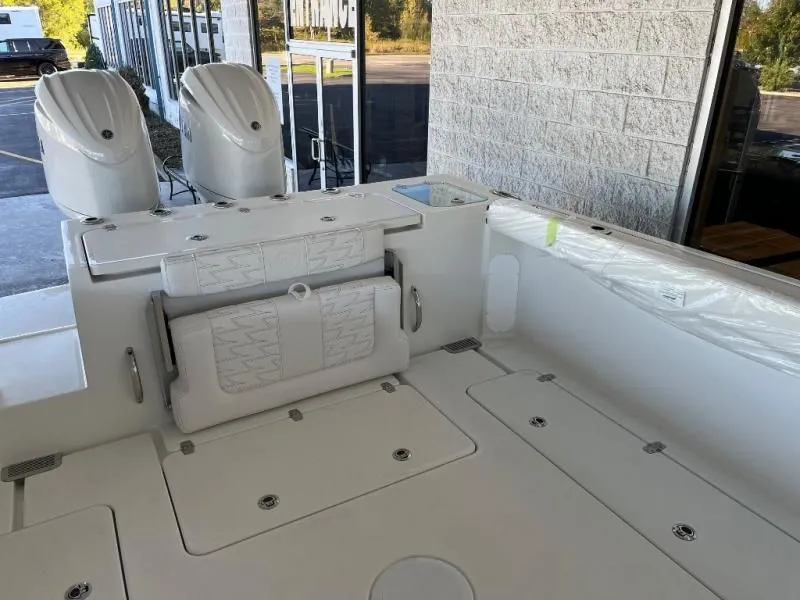 Slide: The Image of Parker Marine 2420 SC - 247 Explorer 2026 - 7