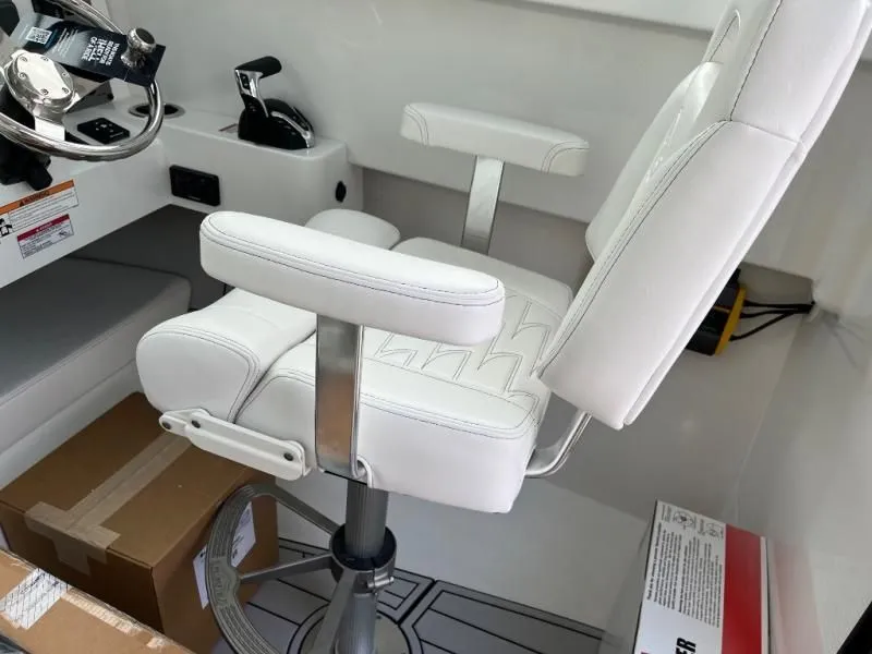 Slide: The Image of Parker Marine 2220 SC - 227 Explorer 2026 - 11