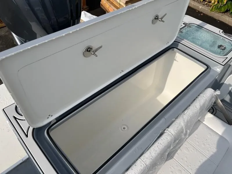 Slide: The Image of Parker Marine 2220 SC - 227 Explorer 2026 - 18