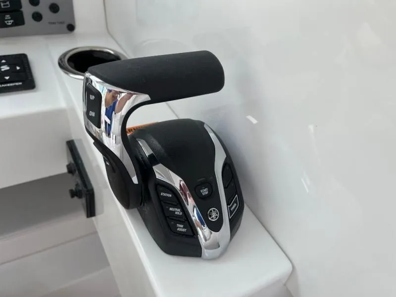 Slide: The Image of Parker Marine 2220 SC - 227 Explorer 2026 - 8