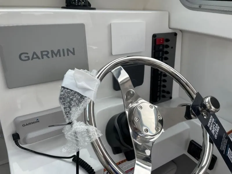 Slide: The Image of Parker Marine 2220 SC - 227 Explorer 2026 - 9