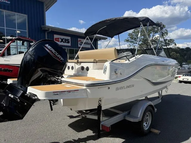 Slide: The Image of Bayliner D20 2026 - 2