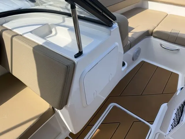 Slide: The Image of Bayliner D20 2026 - 7