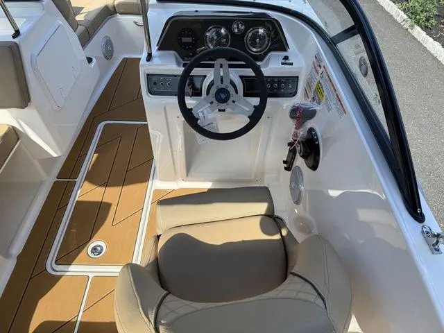 Slide: The Image of Bayliner D20 2026 - 9