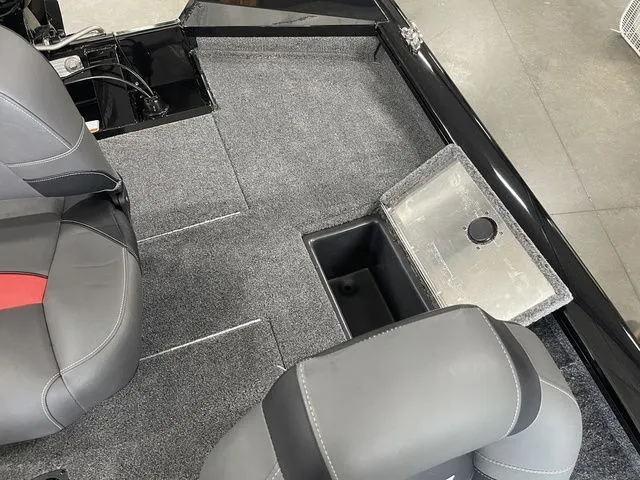 Slide: The Image of Tracker Pro Team 175 2026 - 13