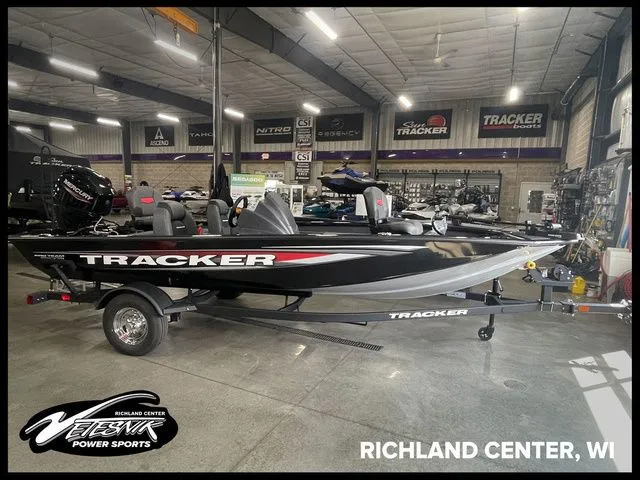 Slide: The Image of Tracker Pro Team 175 2026 - 15