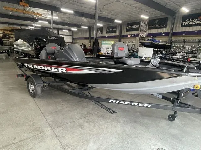 Slide: The Image of Tracker Pro Team 175 2026 - 4