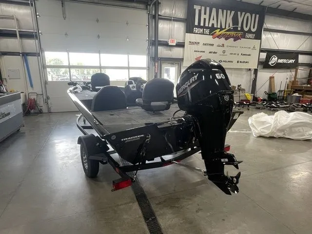 Slide: The Image of Tracker Pro Team 175 2026 - 5