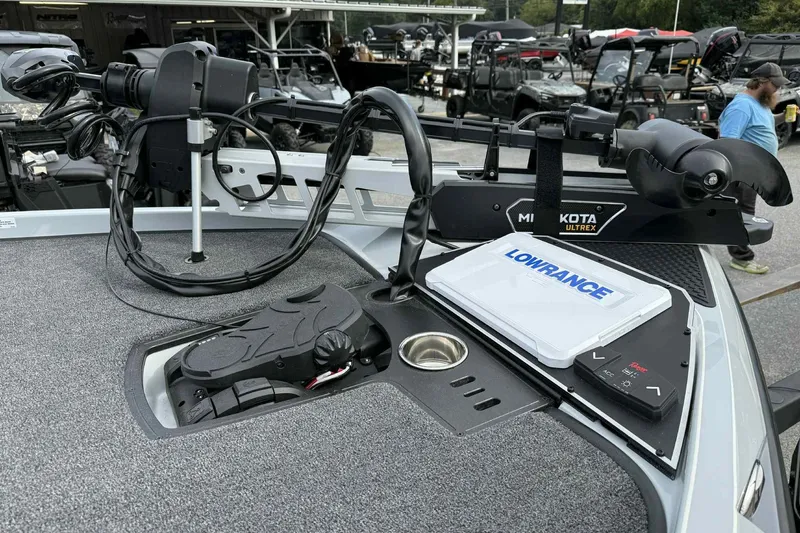 Slide: The Image of 2026 Ranger Z521 boat deck with Minn Kota Ultrex motor and Lowrance electronics. - 7