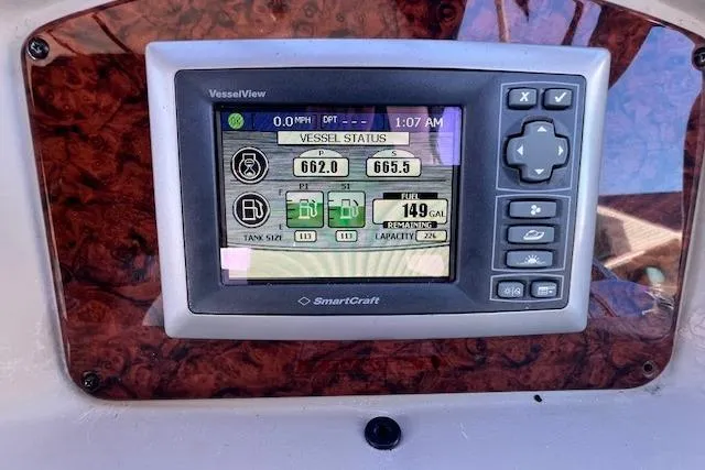 Slide: The Image of SmartCraft VesselView display on 2008 Sea Ray 340 Sundancer, showing vessel status and fuel information. - 5