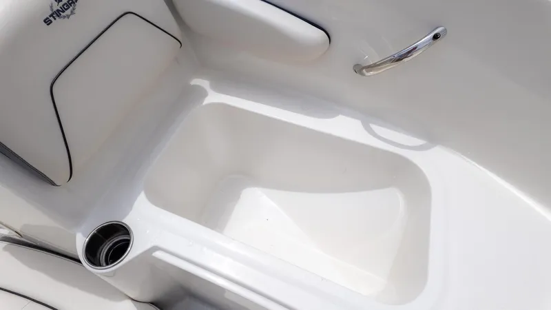 Slide: The Image of Stingray 172 SC 2023 - 13