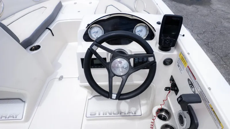 Slide: The Image of Stingray 172 SC 2023 - 16