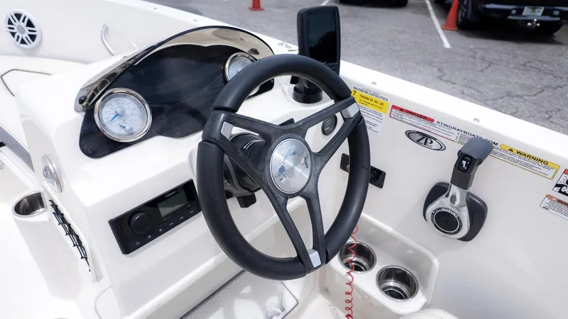 Slide: The Image of Stingray 172 SC 2023 - 17