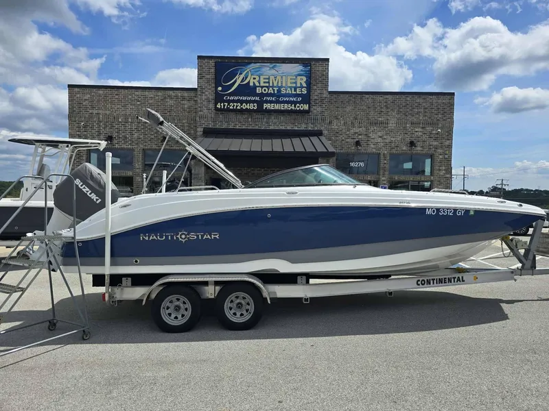 The Image of NauticStar 243DC Deck 2024 - 1