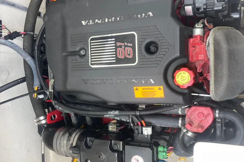 Slide: The Image of Volvo Penta 8.1 Gi engine in a 2004 Cobalt 282 boat, detailed view. - 26