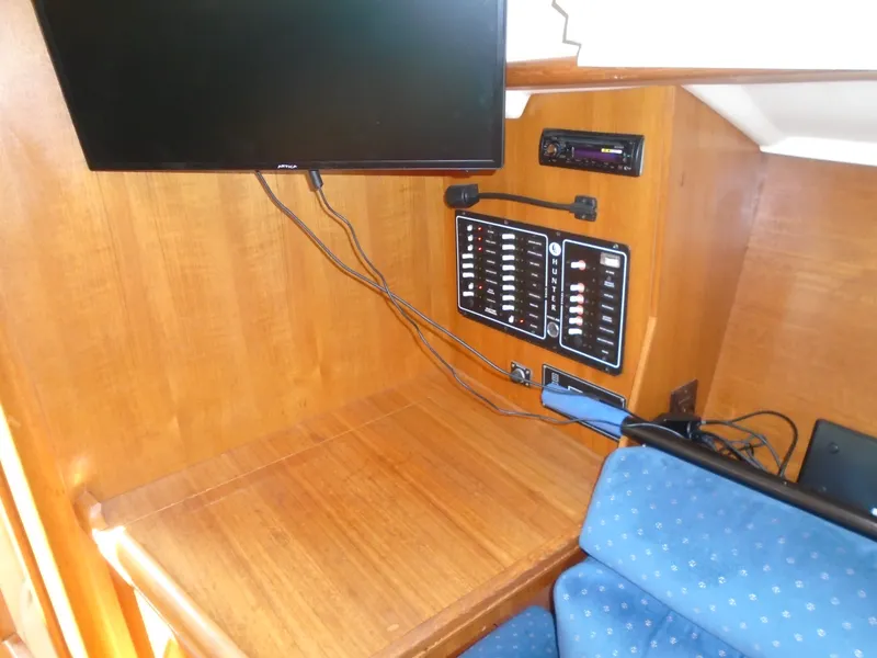 Slide: The Image of Hunter 326 2002 - 7