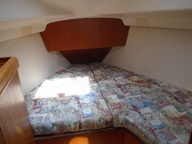 Slide: The Image of Hunter 326 2002 - 8