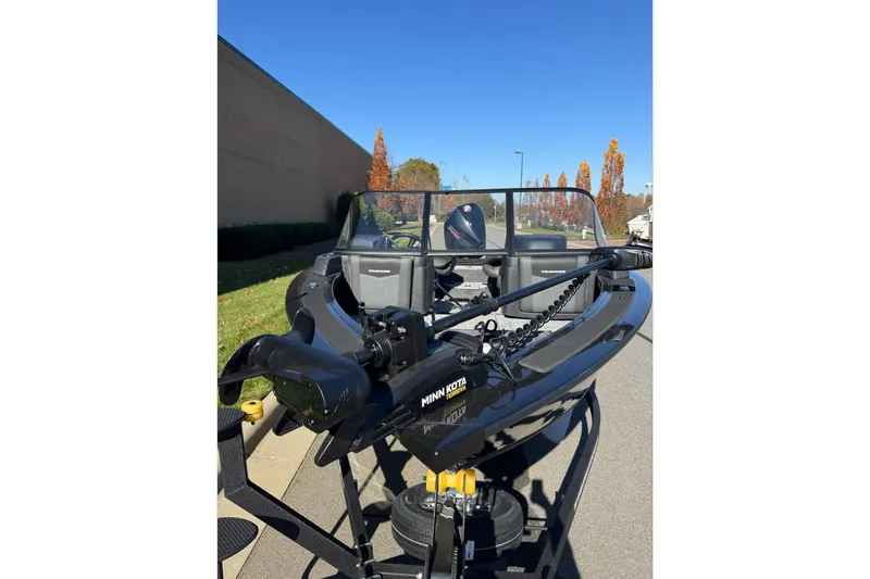 Slide: The Image of 2026 Tracker Targa V-19 Combo boat, top view, showcasing seating and layout. - 4