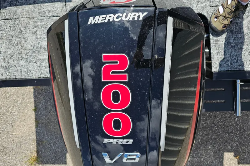 Slide: The Image of 2026 Tracker Targa V-19 Combo boat, top view, showcasing seating and layout. - 5