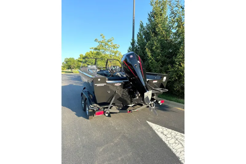 Slide: The Image of 2026 Tracker Targa V-19 Combo boat, top view, showcasing seating and layout. - 5
