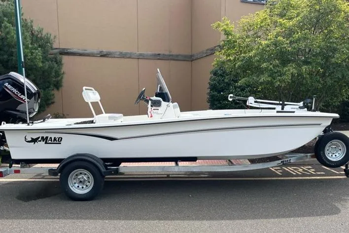 The Image of 2026 Mako Pro Skiff 17 CC boat on trailer, parked outdoors. - 0