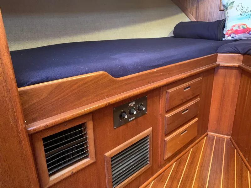 Slide: The Image of Californian 34 LRC 1983 - 33