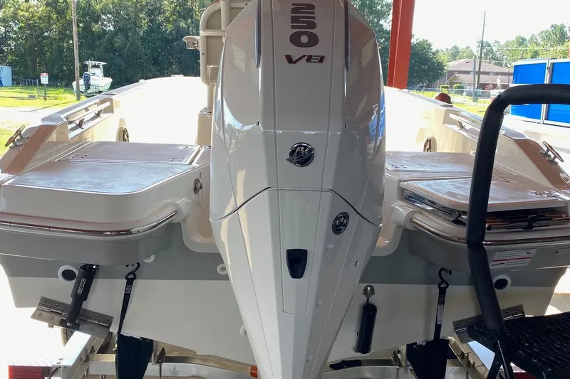 Slide: The Image of 2026 Boston Whaler 220 Dauntless boat with powerful 250 V8 engine. - 5