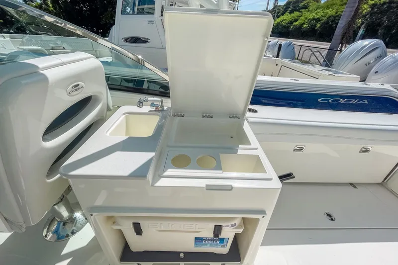Slide: The Image of Cobia 280 Dual Console 2026 - 10