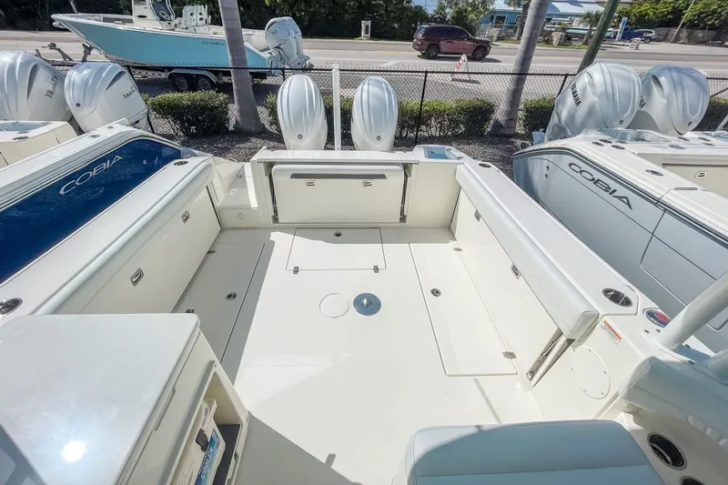 Slide: The Image of Cobia 280 Dual Console 2026 - 6