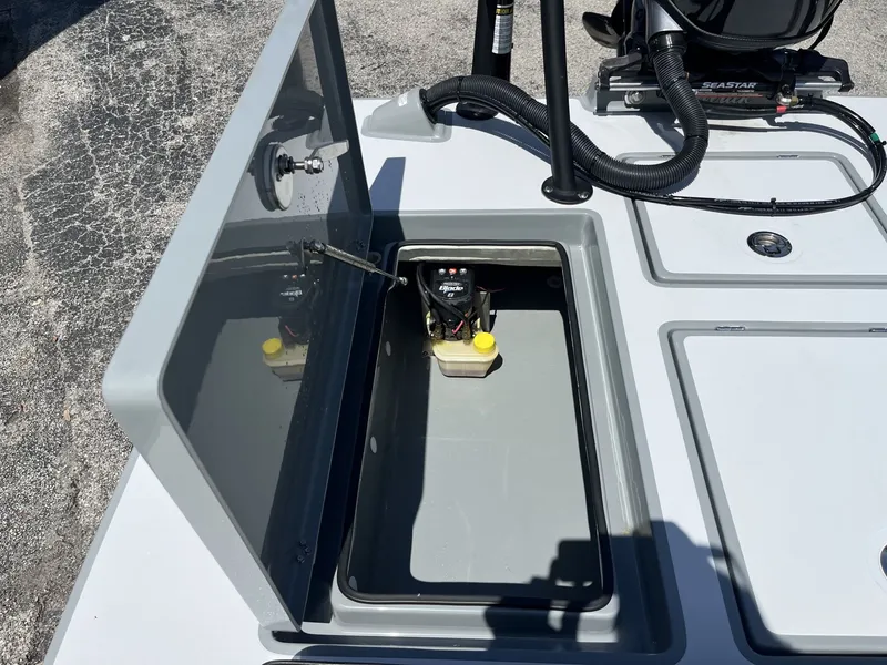 Slide: The Image of Maverick 18 HPX-V 2022 - 24