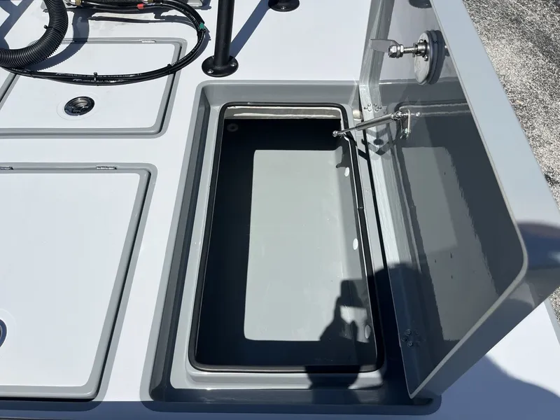 Slide: The Image of Maverick 18 HPX-V 2022 - 25