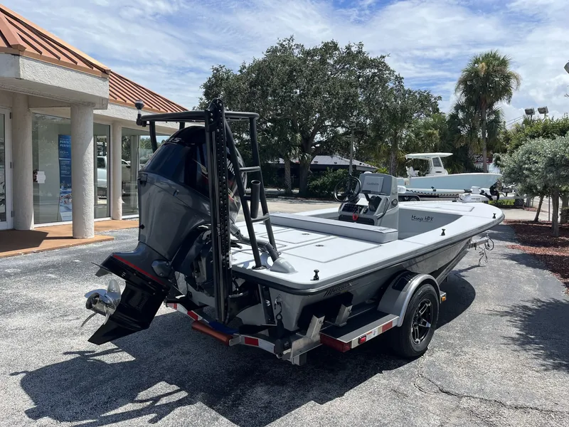 Slide: The Image of Maverick 18 HPX-V 2022 - 6