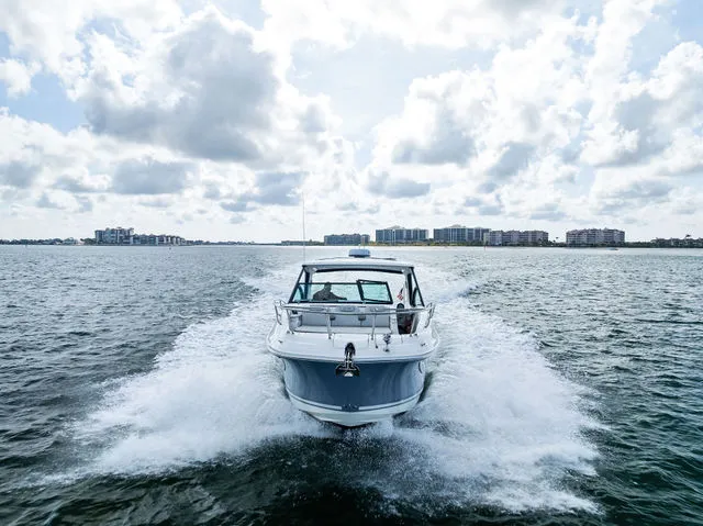 Slide: The Image of Sea Ray Sundancer 320 Outboard 2022 - 21