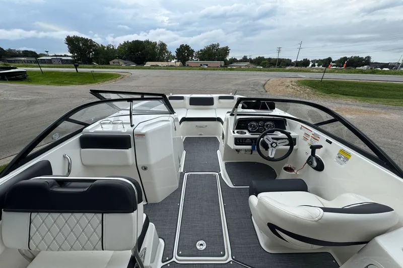 Slide: The Image of Bayliner DX 2250 2020 - 3