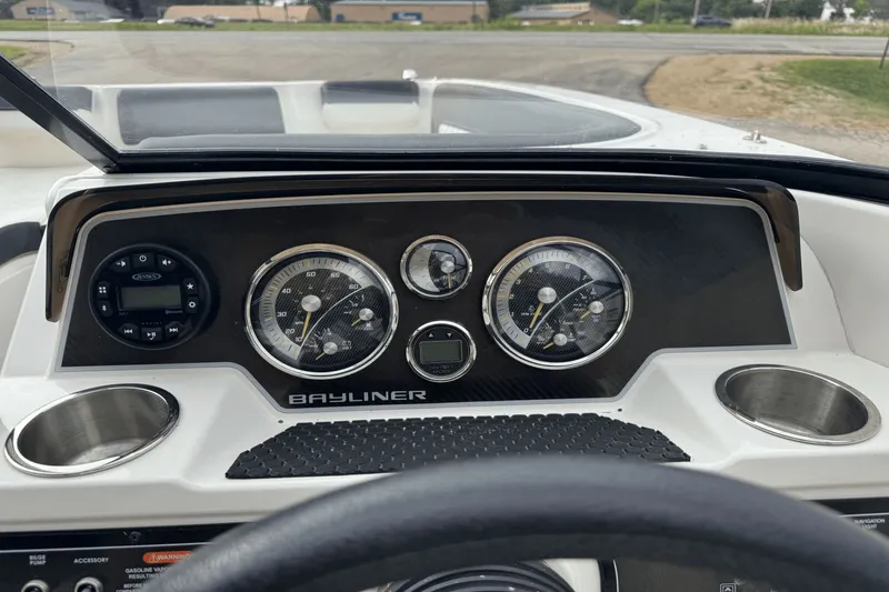 Slide: The Image of Bayliner DX 2250 2020 - 7